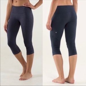 Lululemon Athletica in the Flow Crop II size 6, like new!